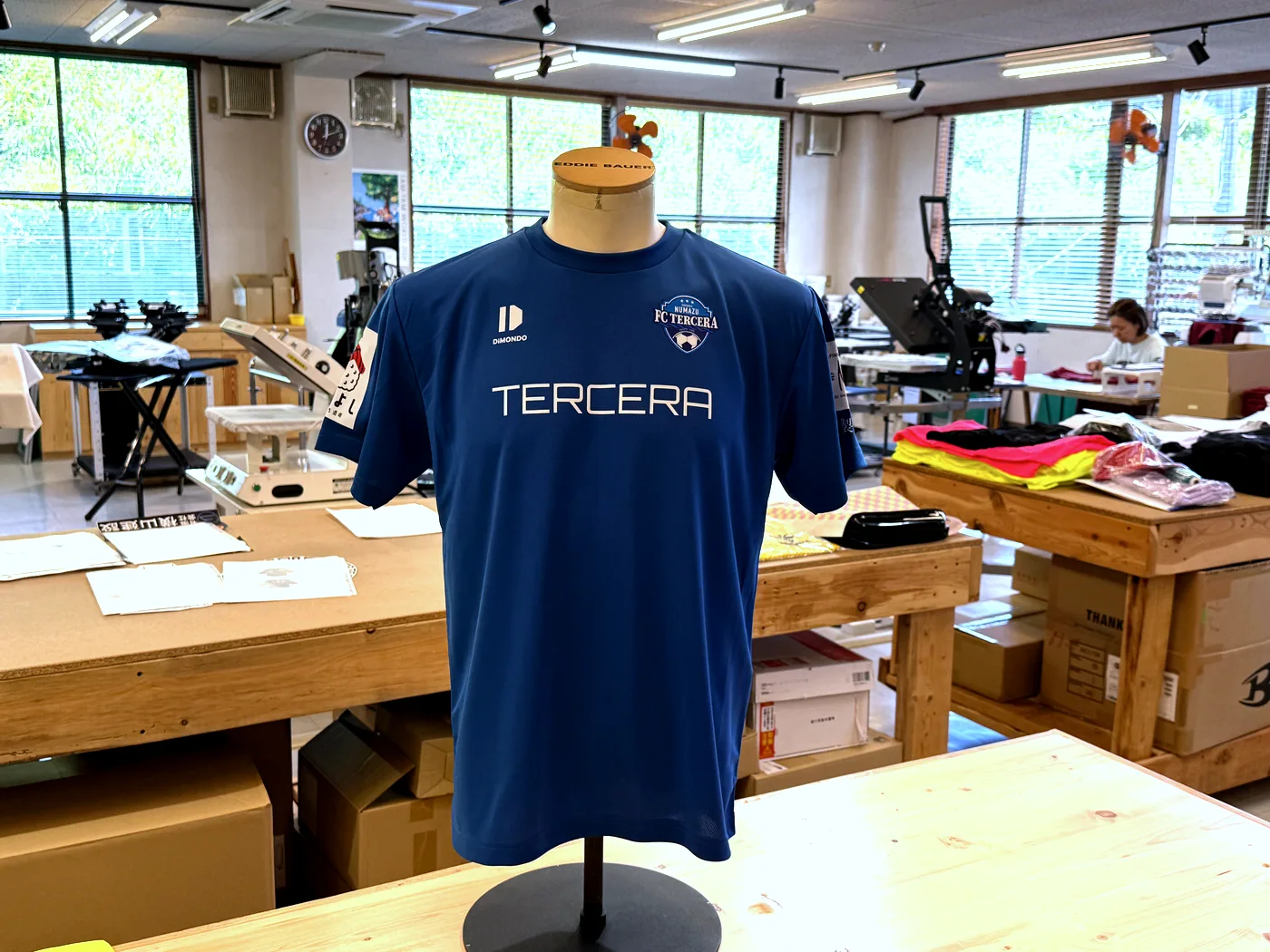 FC TERCERA様の練習着（エンブレムとロゴを入れたブルーのドライTシャツ）