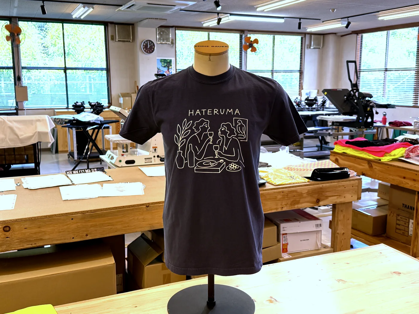 HATERUMA様の線画イラストをプリントしたTシャツ
