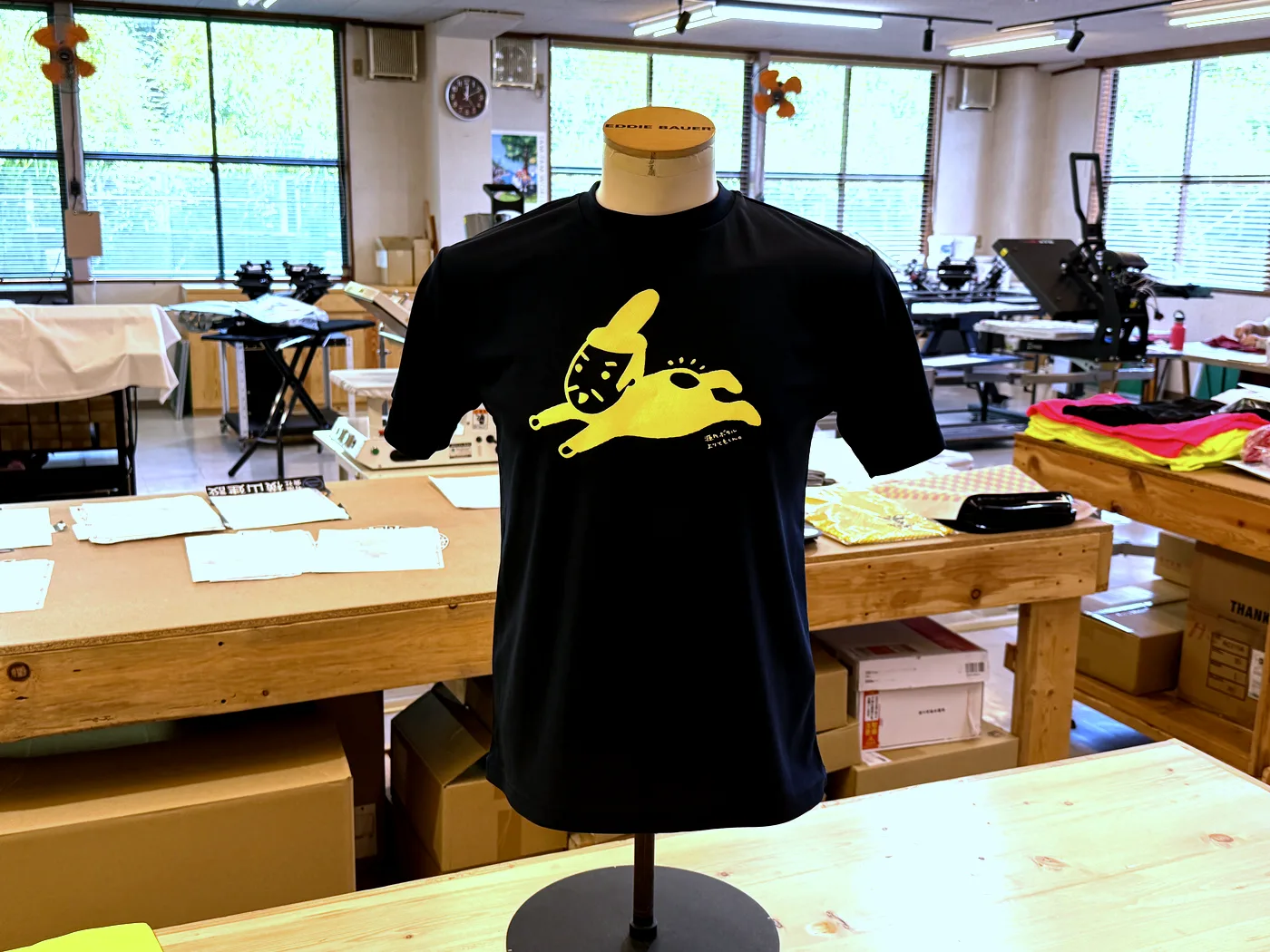 小中島しゃぎり保存会様のお祭り用Tシャツ（黄色のイラストをプリントした黒のTシャツ）