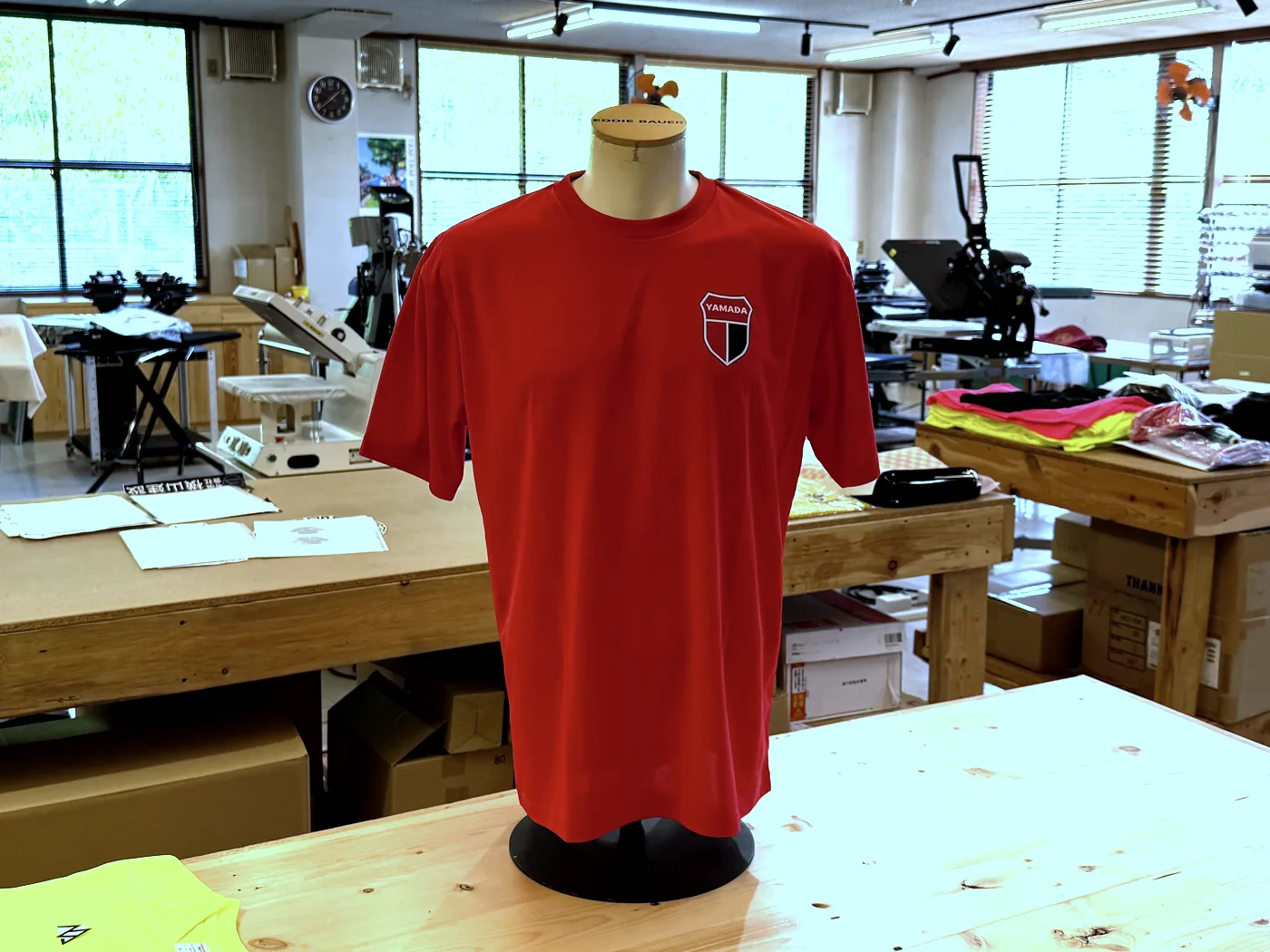 山田FC様の練習着（胸にエンブレムを入れた赤のドライTシャツ）